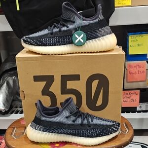 Yeezy Boost 350 V2 'Carbon'